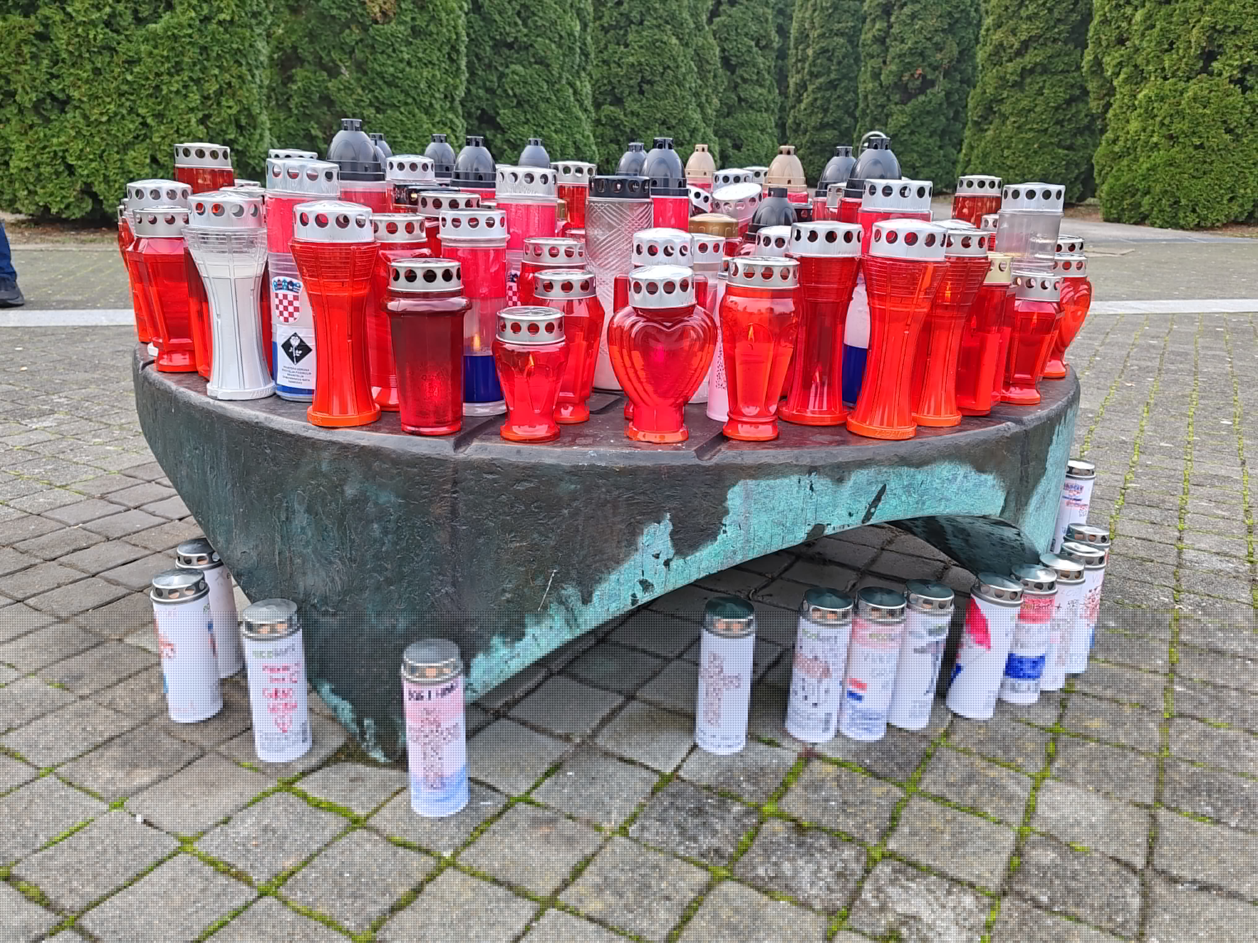 DAN U GRADU HEROJA – UČENICI NA PUTU ZNANJA, MIRA I ZAJEDNIŠTVA 